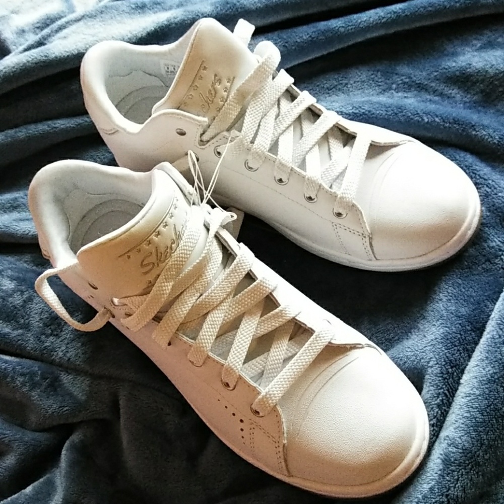 📣NEW WHITE LEATHER SKECHERS